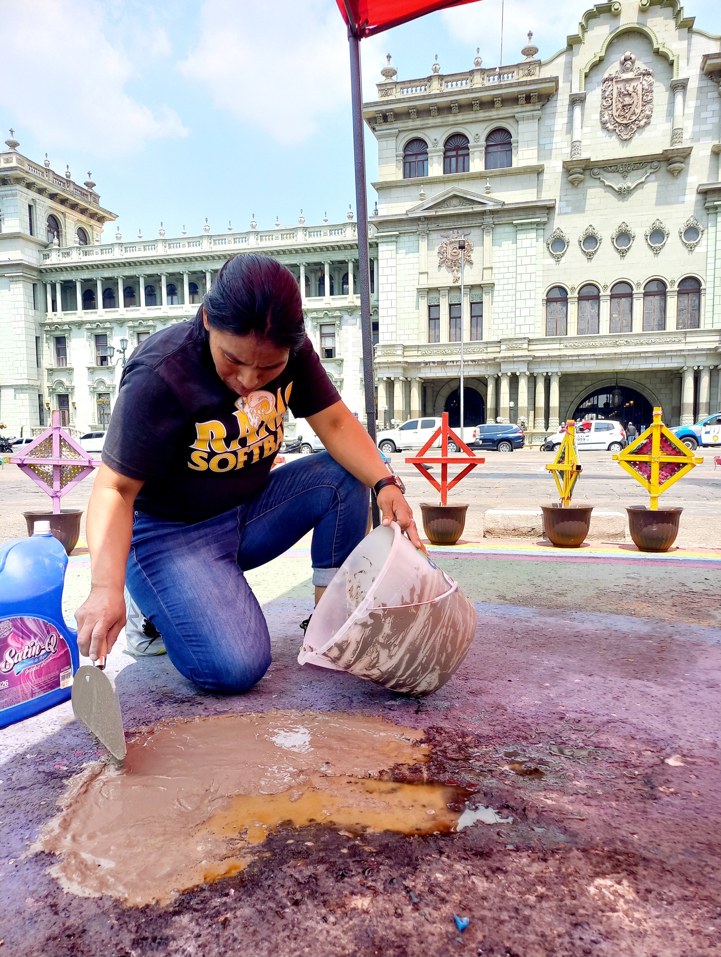 Acciones de reparación y remozamiento en el Altar de Las Niñas se realizan año con año por parte de guardianas y colectivas. Foto: Violeta Cetino 